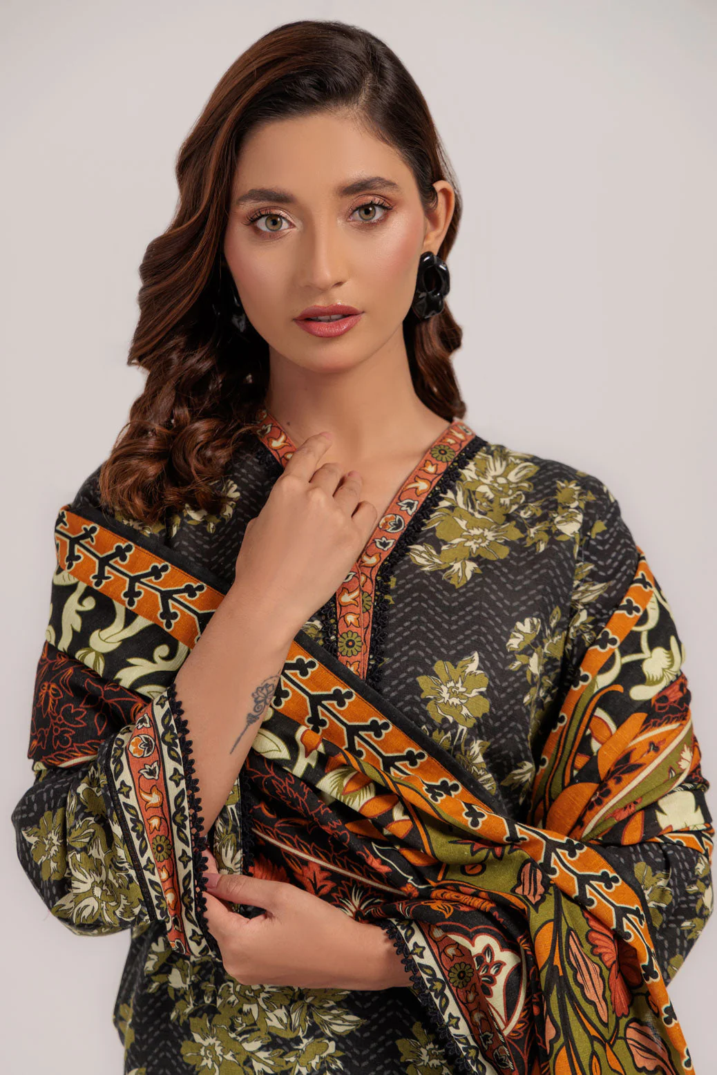 BLACK-KHADDAR-3 PIECE (WS7243P28) - Image 3