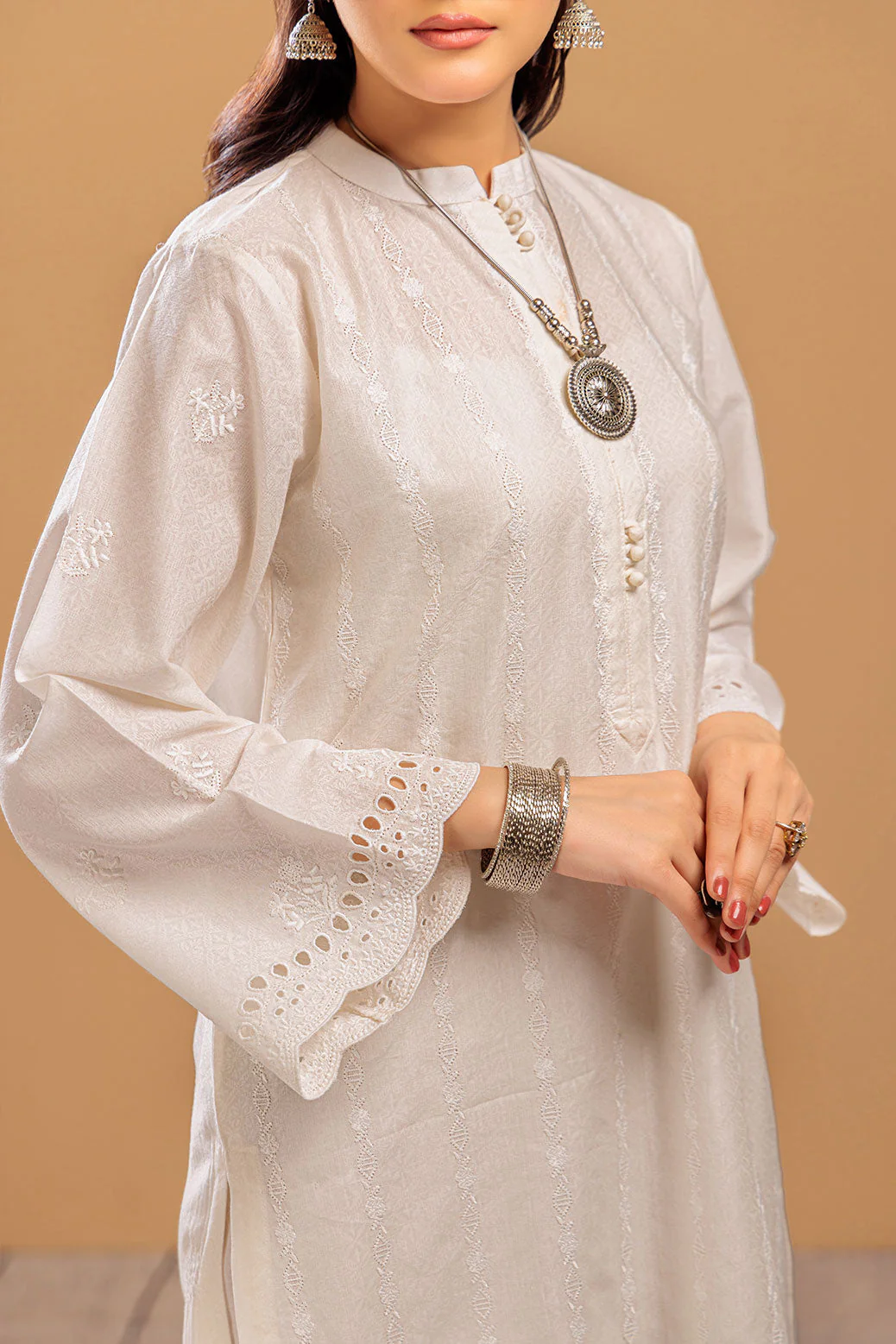 WHITE-CHIKANKARI-1 PIECE (SRS231P01) - Image 3